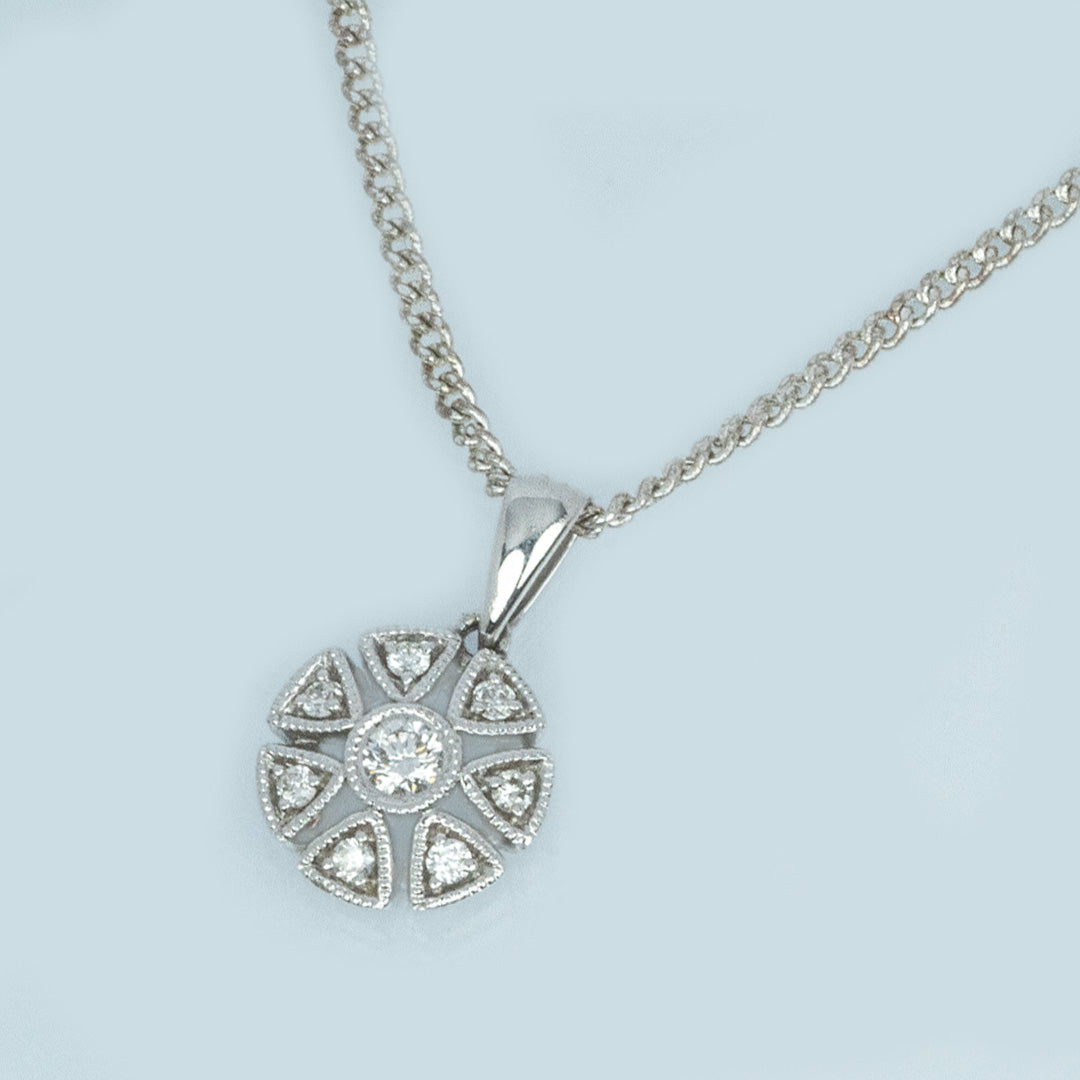 18 carat white gold diamond round cluster pendant