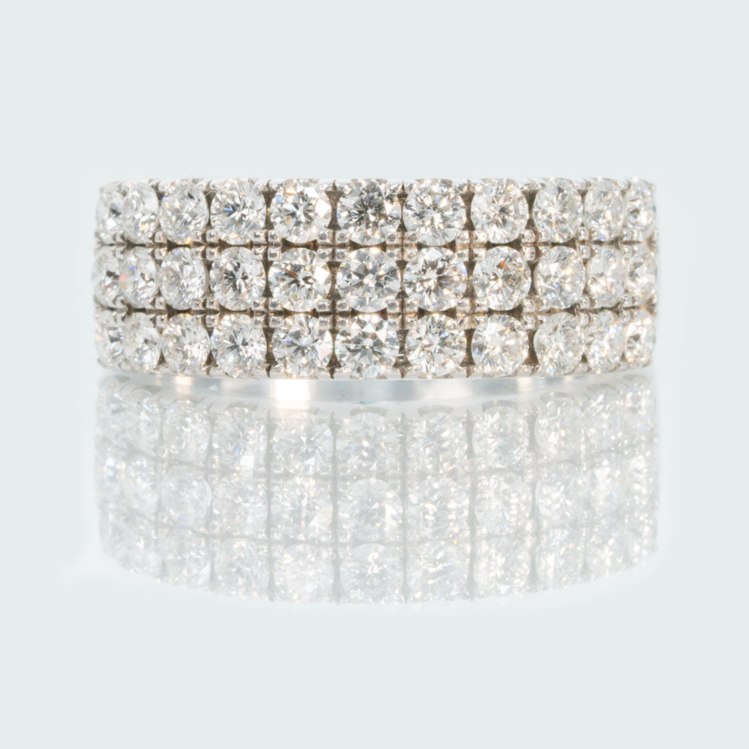 18 carat white gold diamond dress ring
