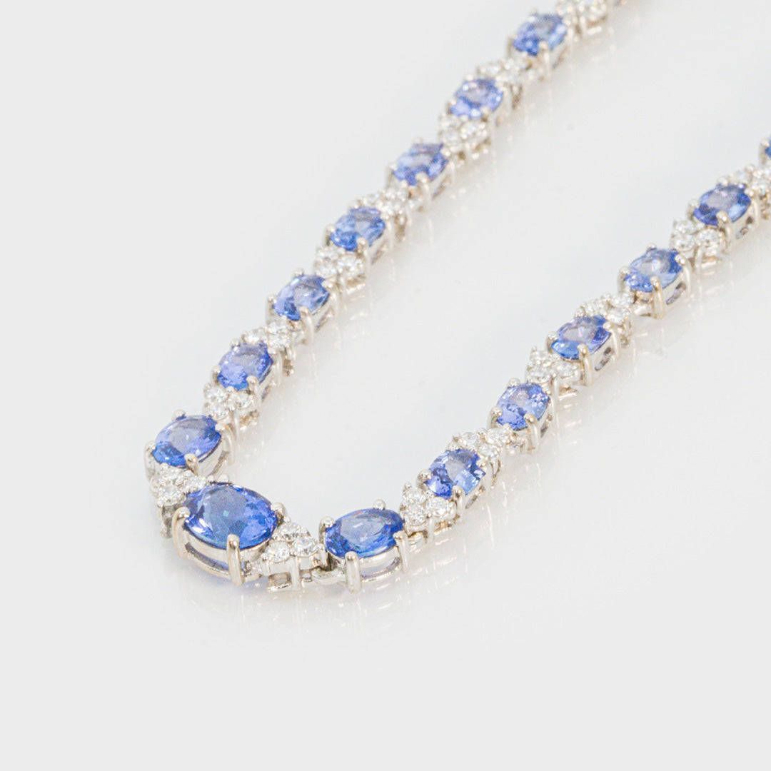 18 carat white gold tanzanite necklace total tanzanite weight 22 carats