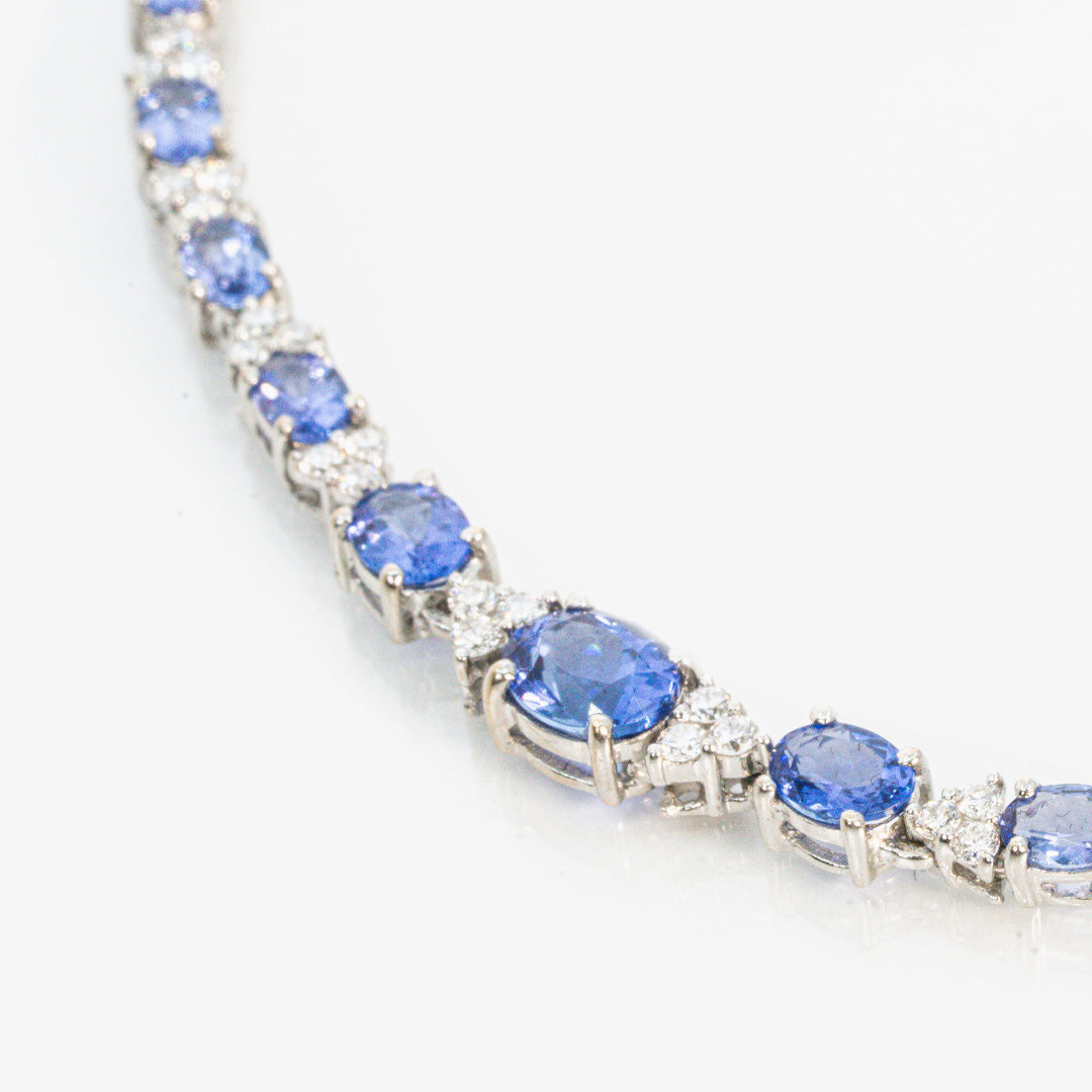 18 carat white gold tanzanite necklace total tanzanite weight 22 carats