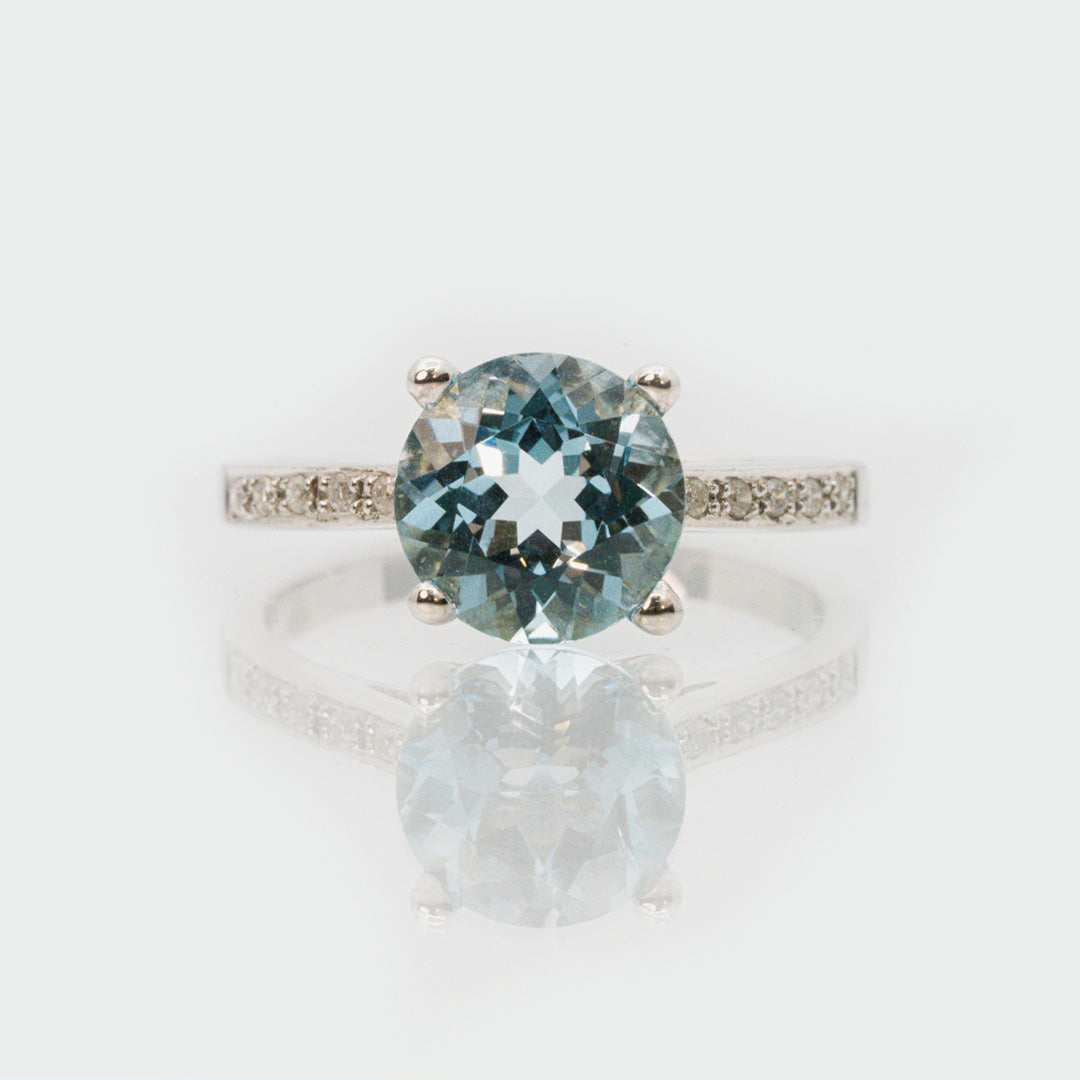 18 carat white gold blue topaz and diamond ring 12 white diamonds on shoulders