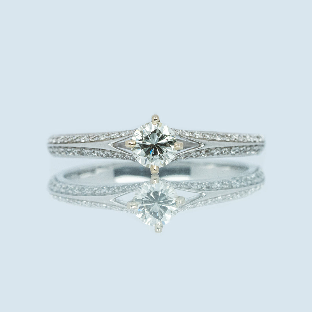 18 carat white gold diamond engagement ring