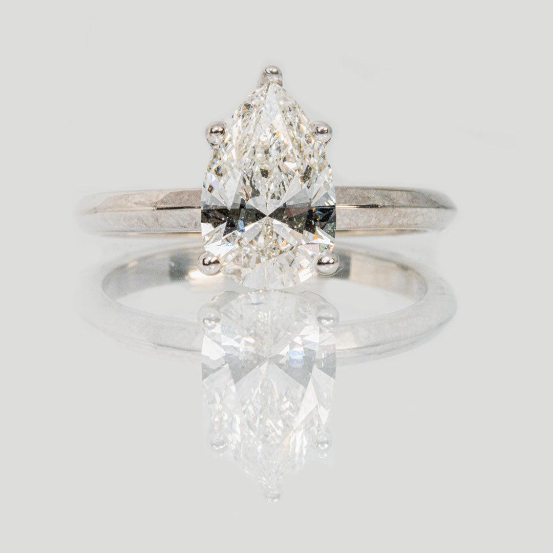 14 carat white gold pear solitaire diamond ring