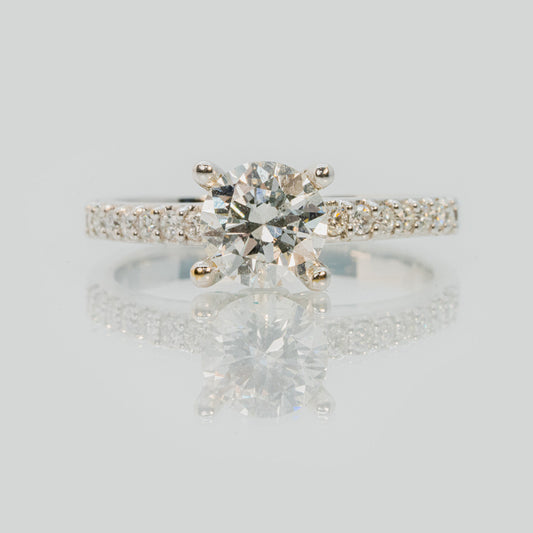 18 carat white gold diamond ring with square base