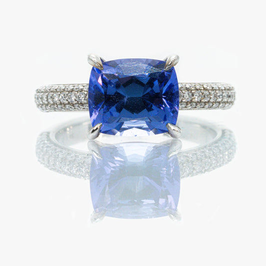 14 carat white gold tanzanite and pave diamond shoulders ring