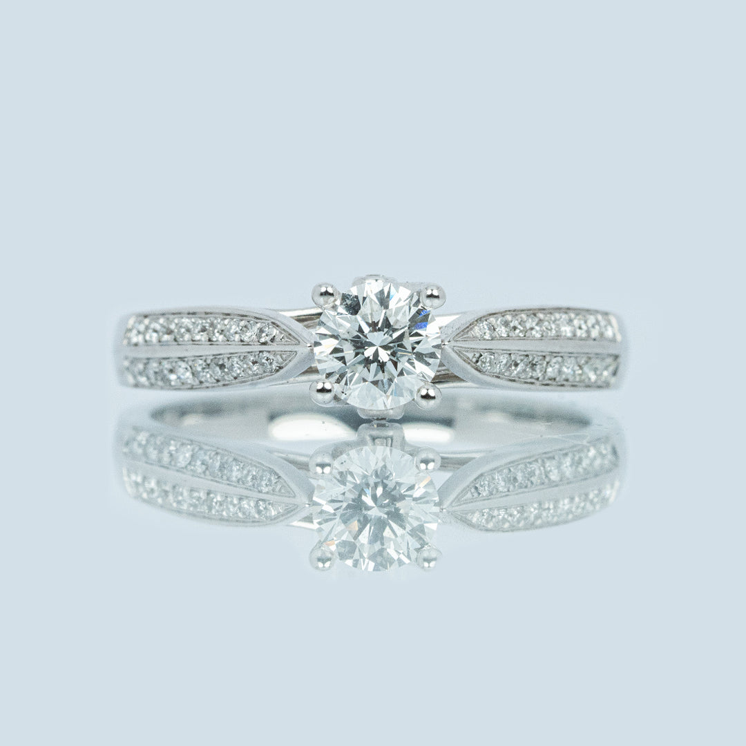 18 carat white gold diamond ring with grain set shoulders