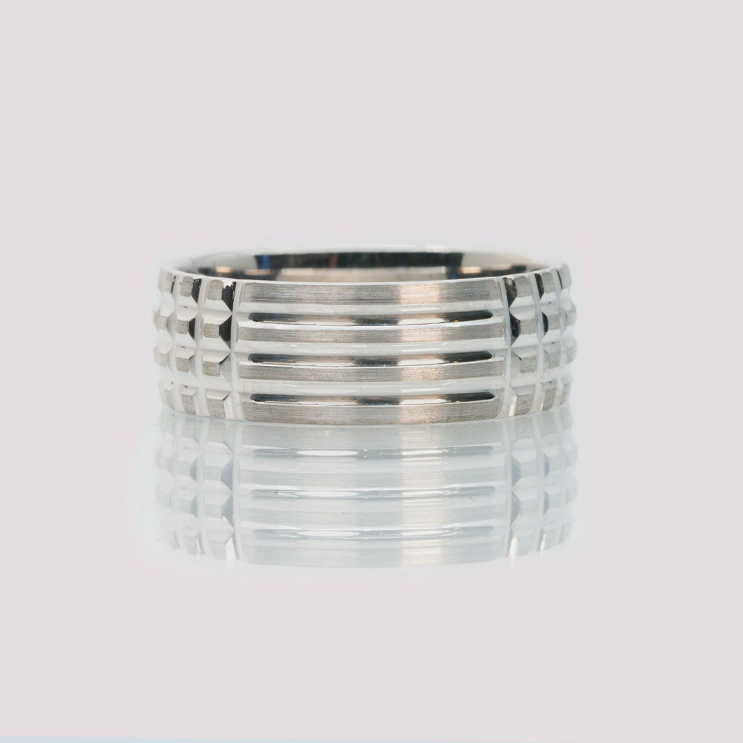 18 carat white gold gents ring